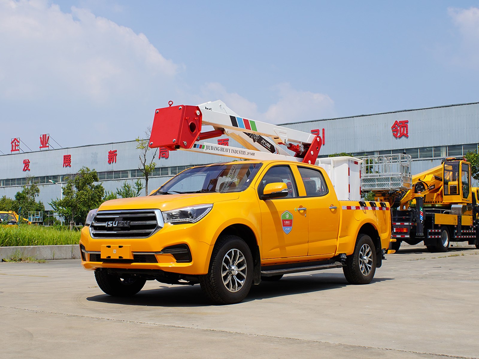 JIUBANG 14-17m Insulated Boom Aerial Work Truck 1