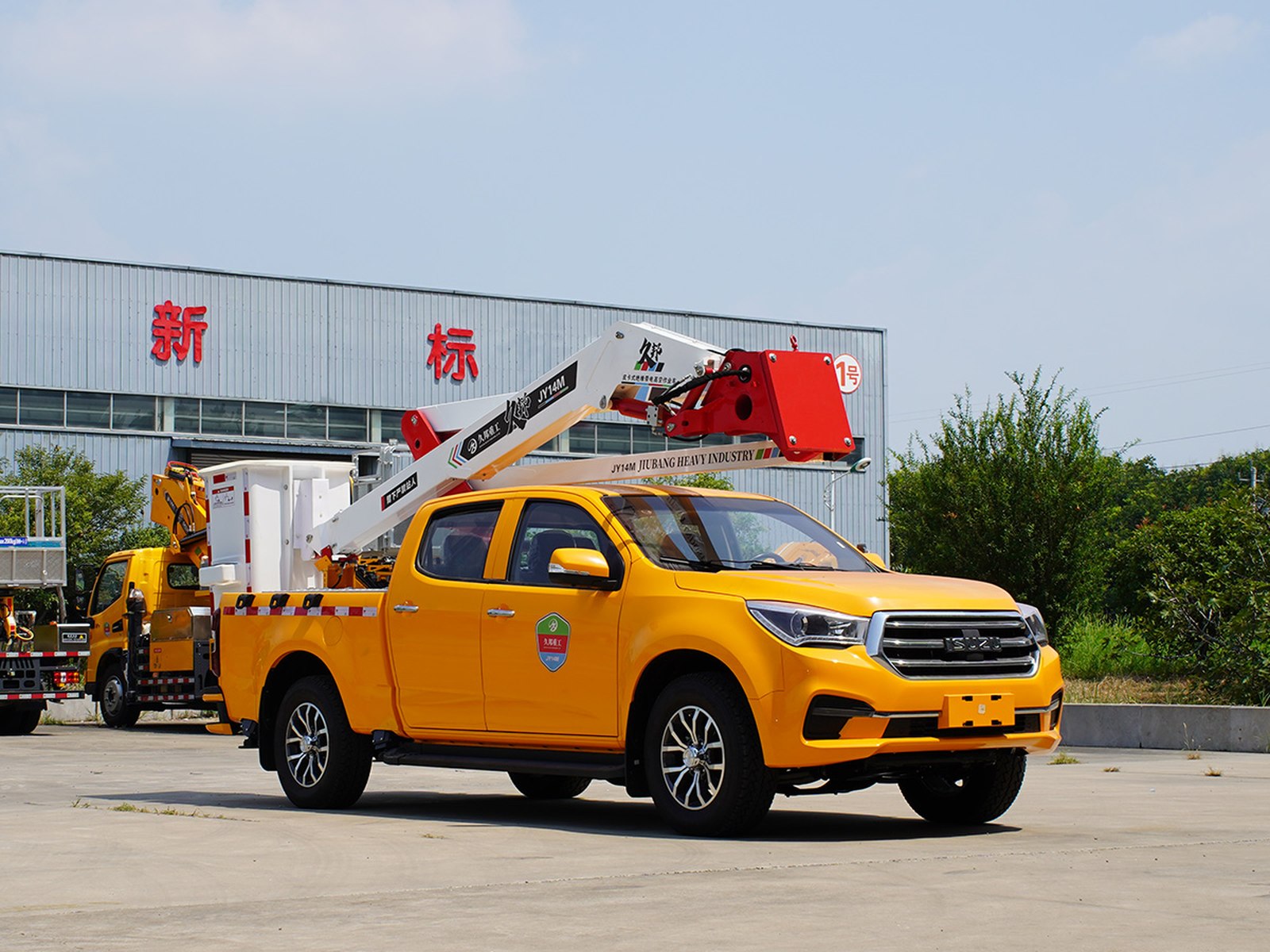 JIUBANG 14-17m Insulated Boom Aerial Work Truck 3