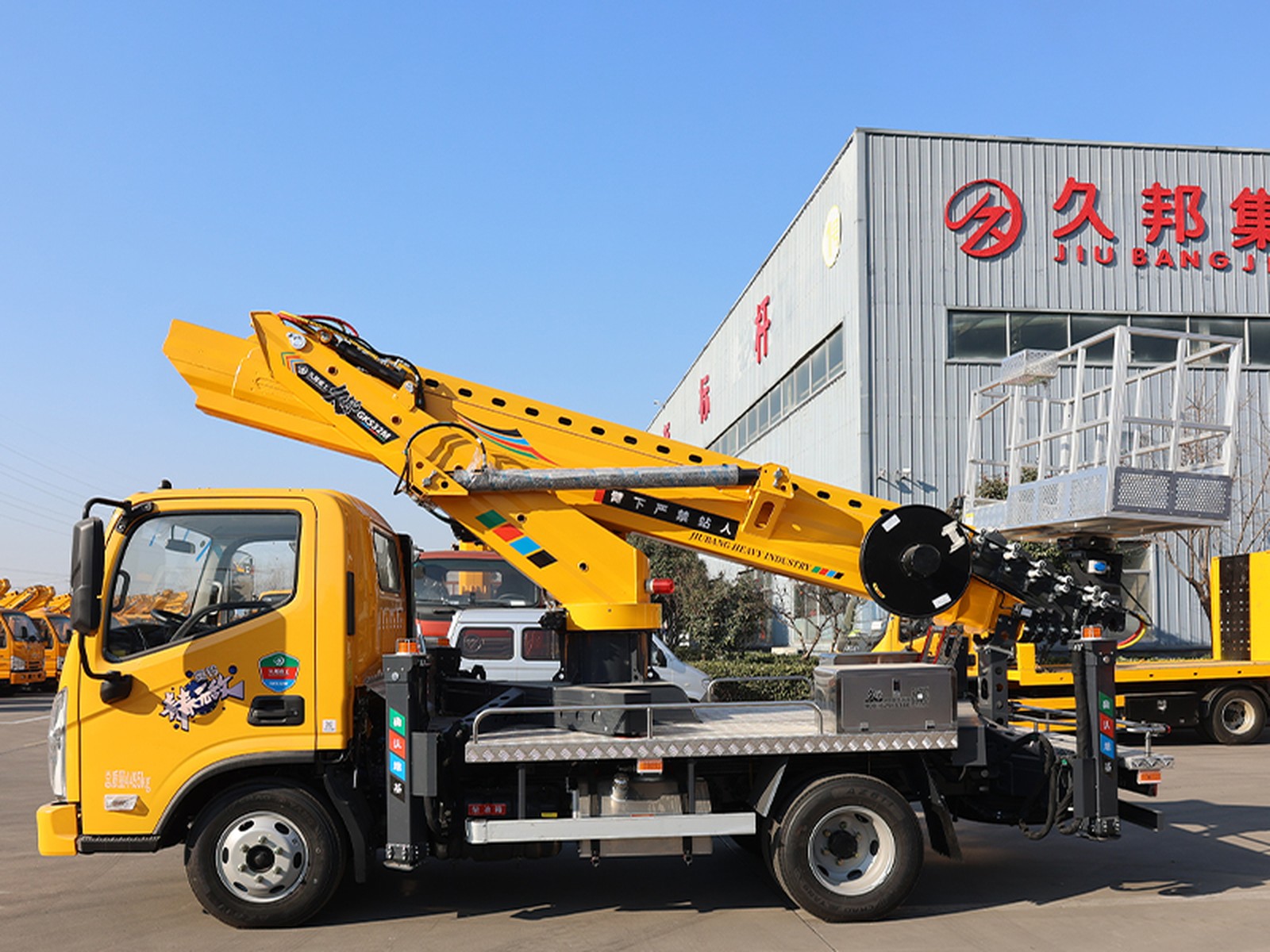 JIUBANG 27m Aerial Work Truck 2
