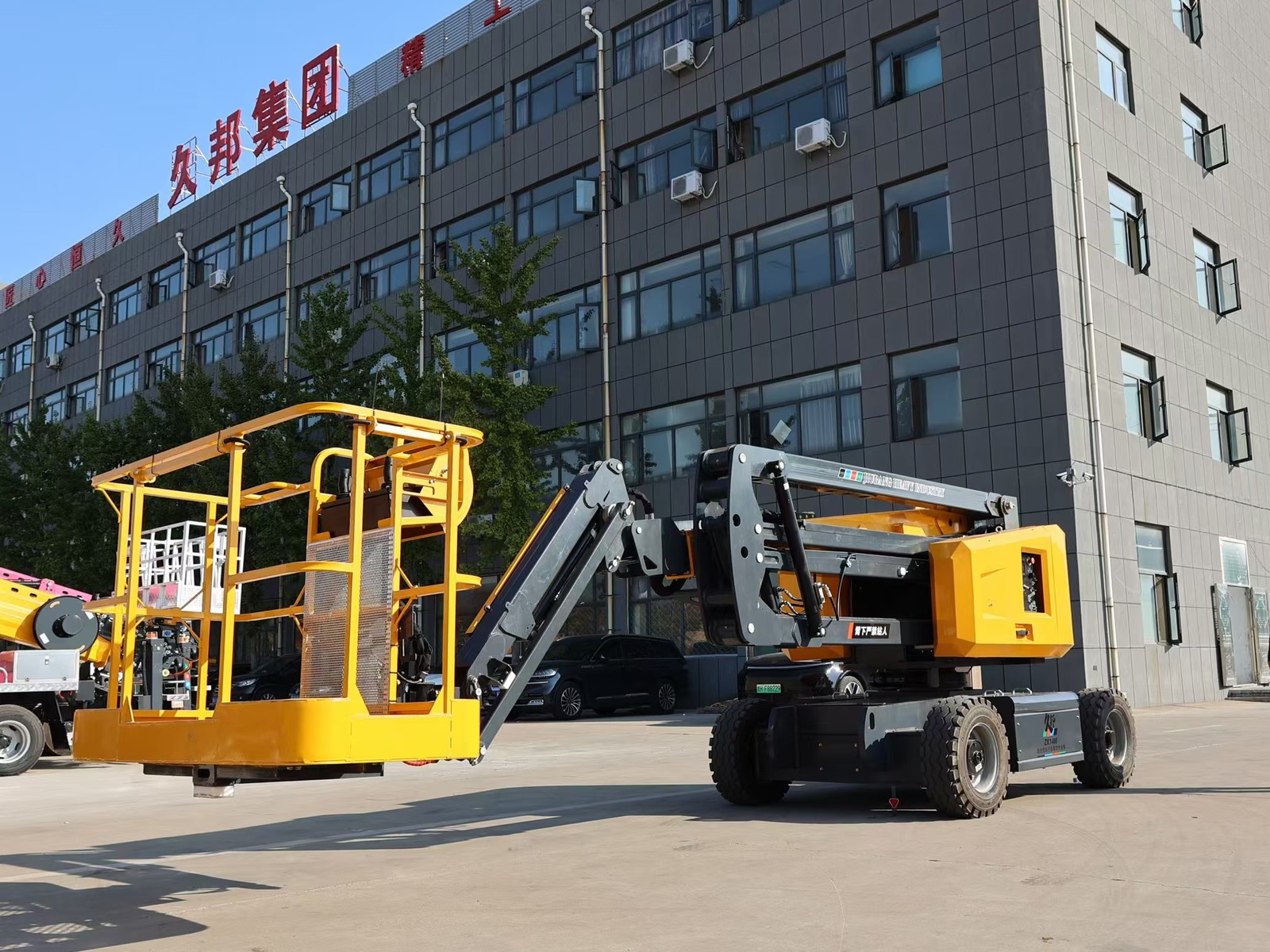 JIUBANG 32m Self-Propelled Telescopic Boom Lift 2