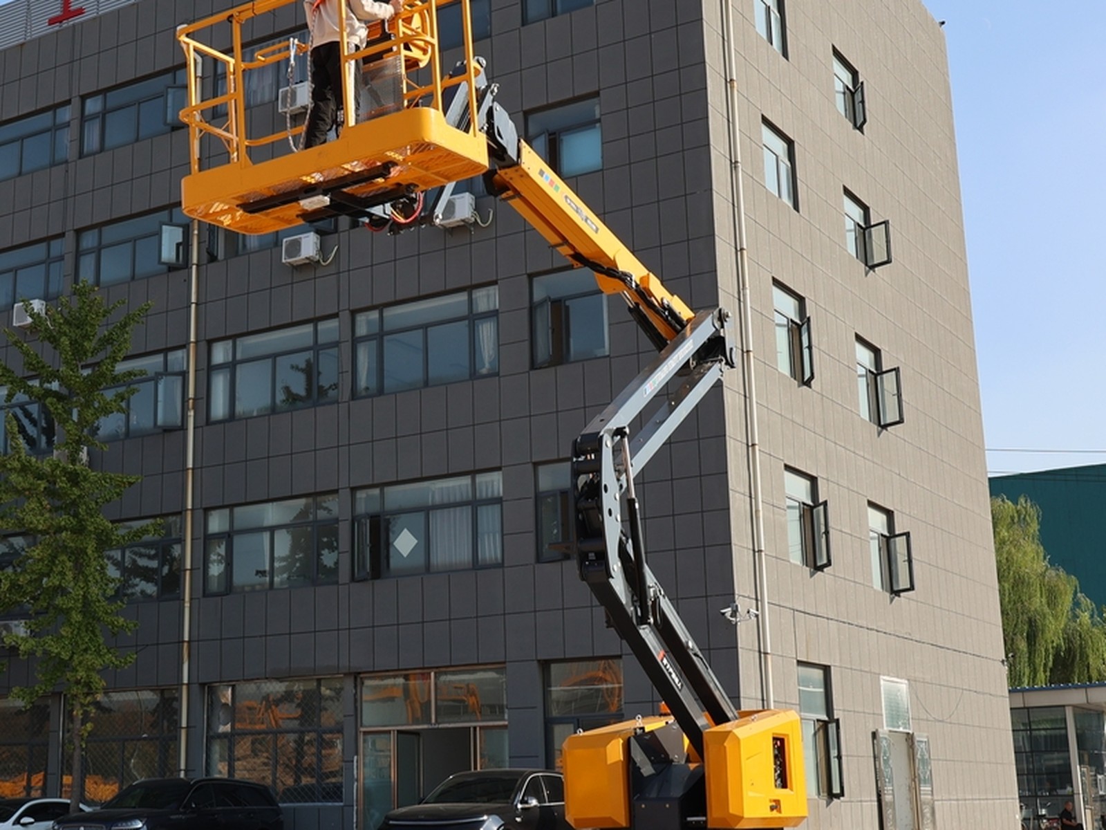 JIUBANG 32m Self-Propelled Telescopic Boom Lift 6