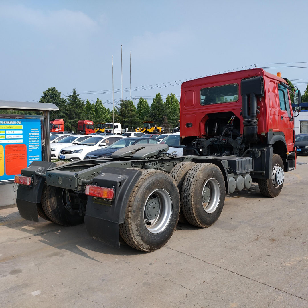 Let's ride the tide and set sail once again! China National Heavy Duty Truck Group exported 15,000 heavy-duty trucks in a single month, once again setting a new industry record