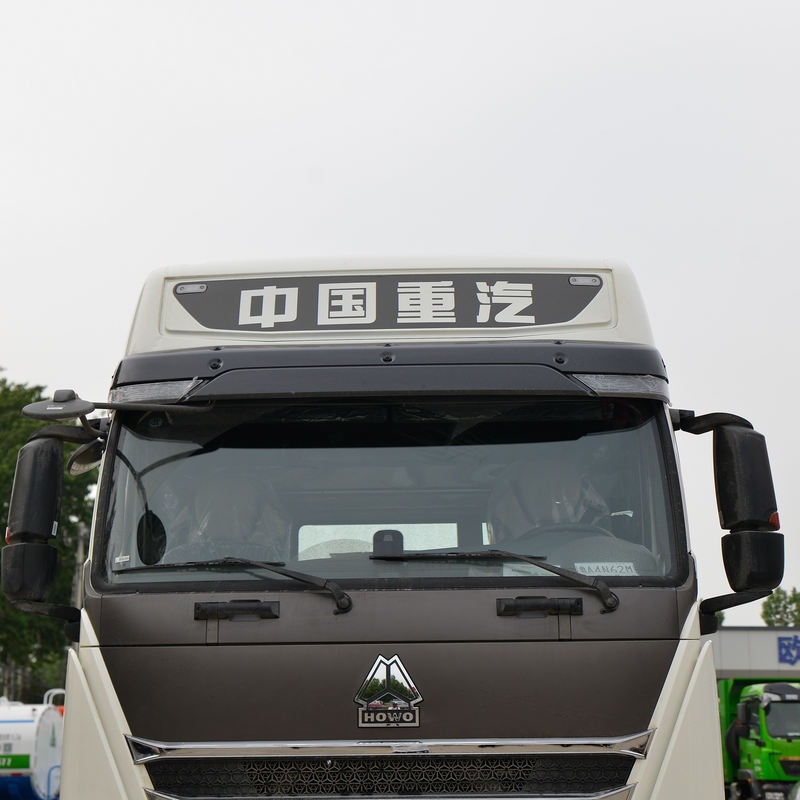 Sinotruk HOWO HOWO TH7 tractor 9
