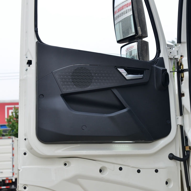 Sinotruk HOWO HOWO TH7 tractor 12