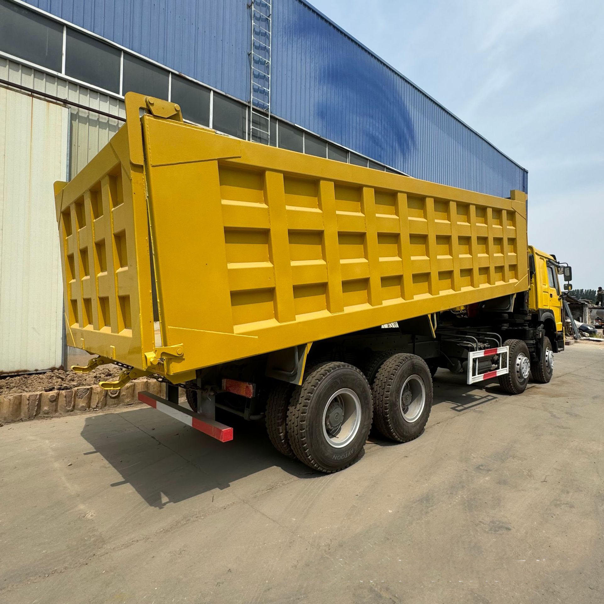 Heavy Duty Truck HOWO dump truck 371 horsepower rear eight wheel HOWO truck Shaanxi Automobile SHACMAN 12 wheel dump truck truck 3