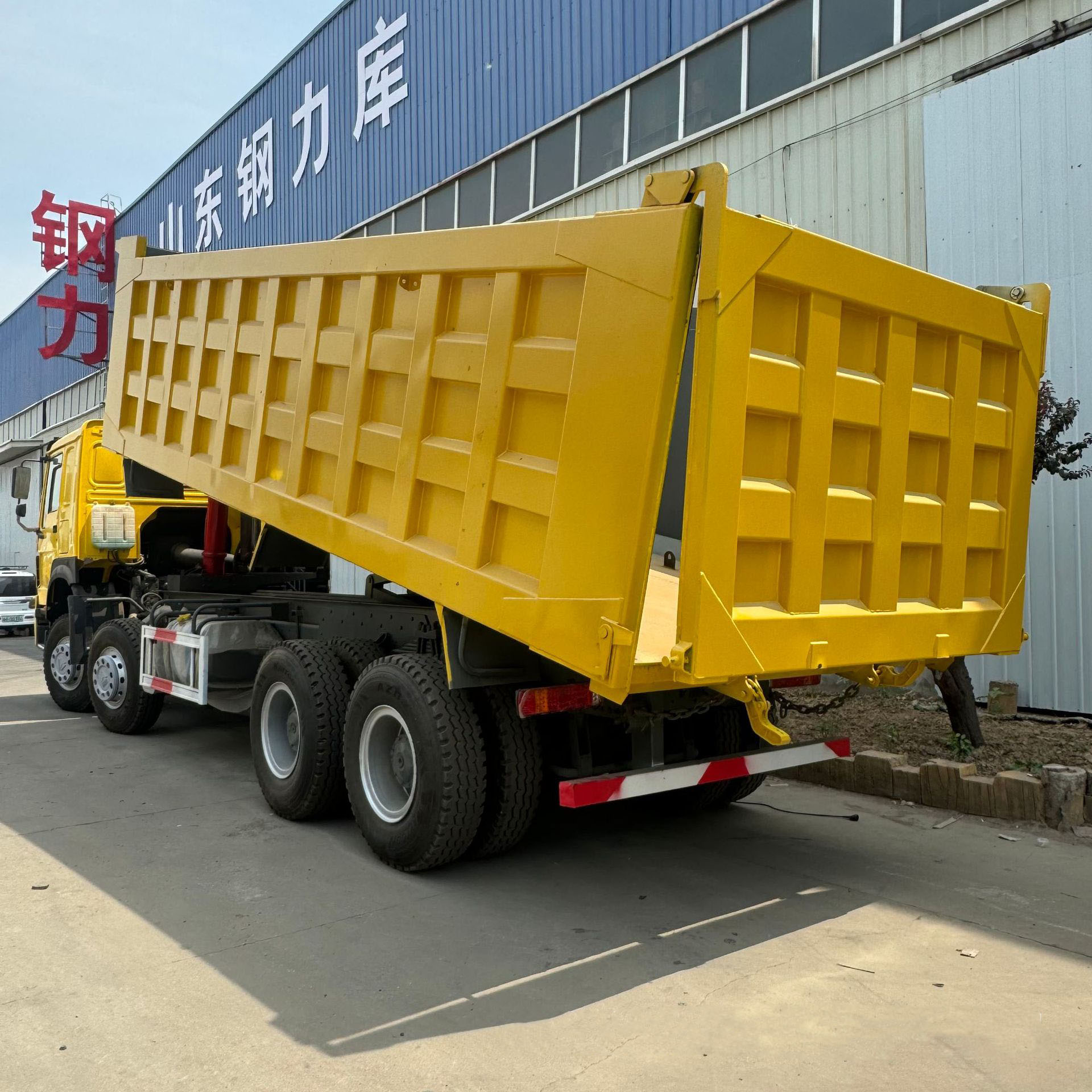 Heavy Duty Truck HOWO dump truck 371 horsepower rear eight wheel HOWO truck Shaanxi Automobile SHACMAN 12 wheel dump truck truck 4