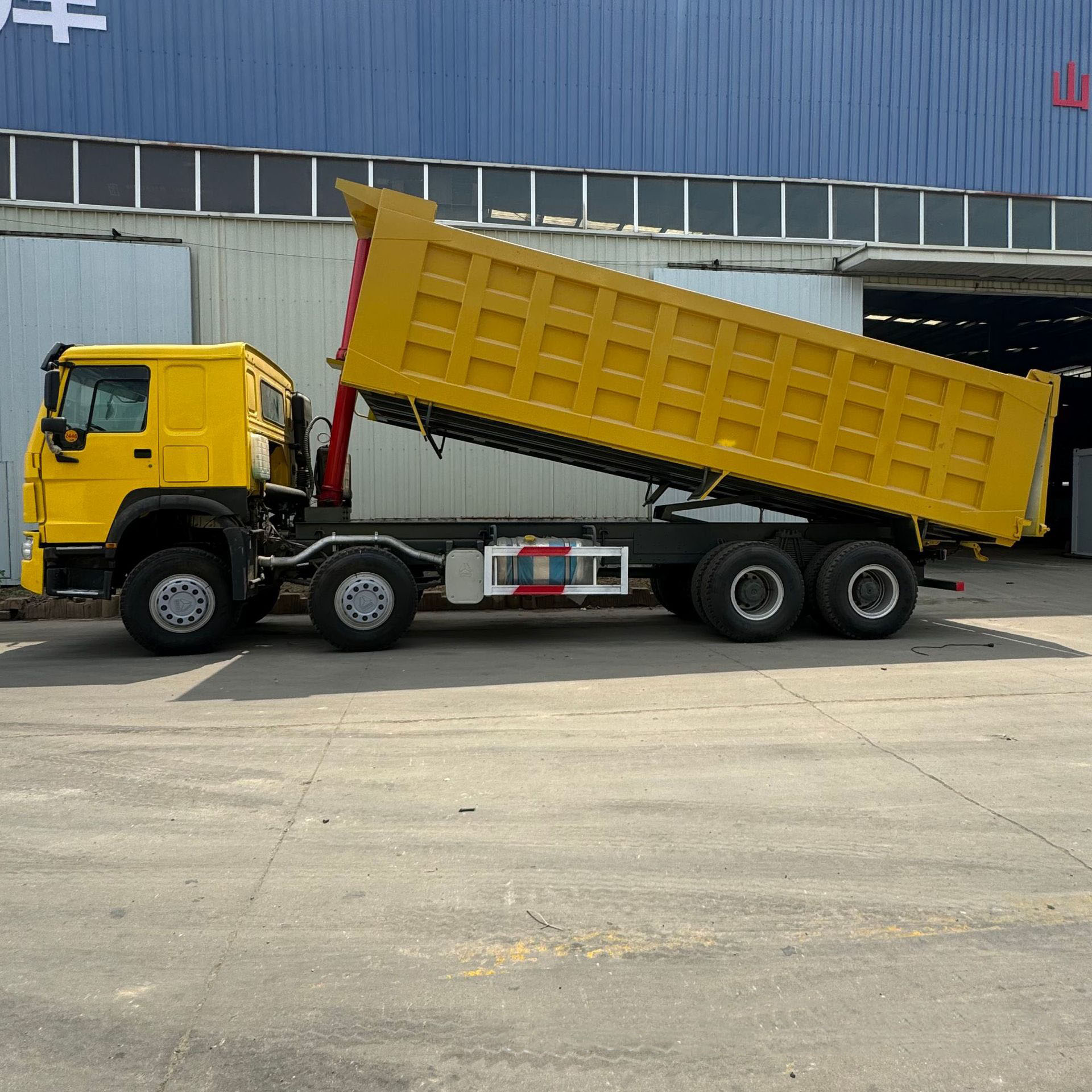 Heavy Duty Truck HOWO dump truck 371 horsepower rear eight wheel HOWO truck Shaanxi Automobile SHACMAN 12 wheel dump truck truck 9