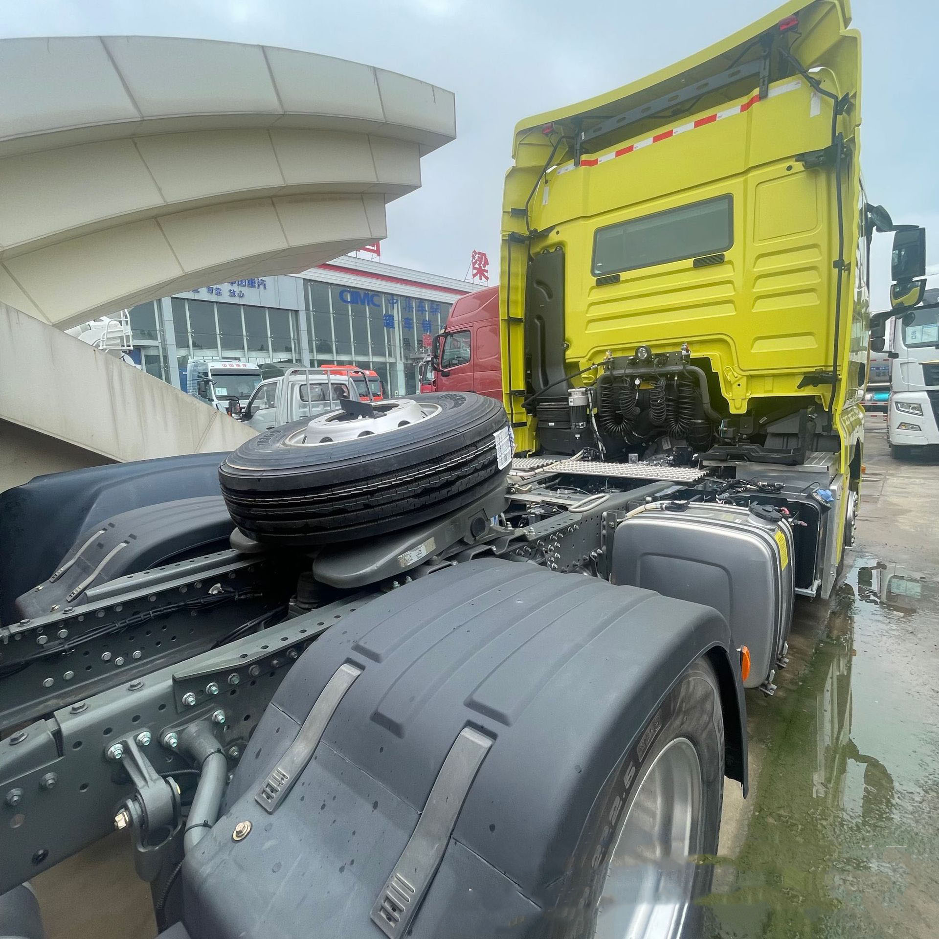 China National Heavy Duty Truck Group Sinotruk SITRAK Single-Drive G7S Semi-Trailer Tractor Truck Head 2