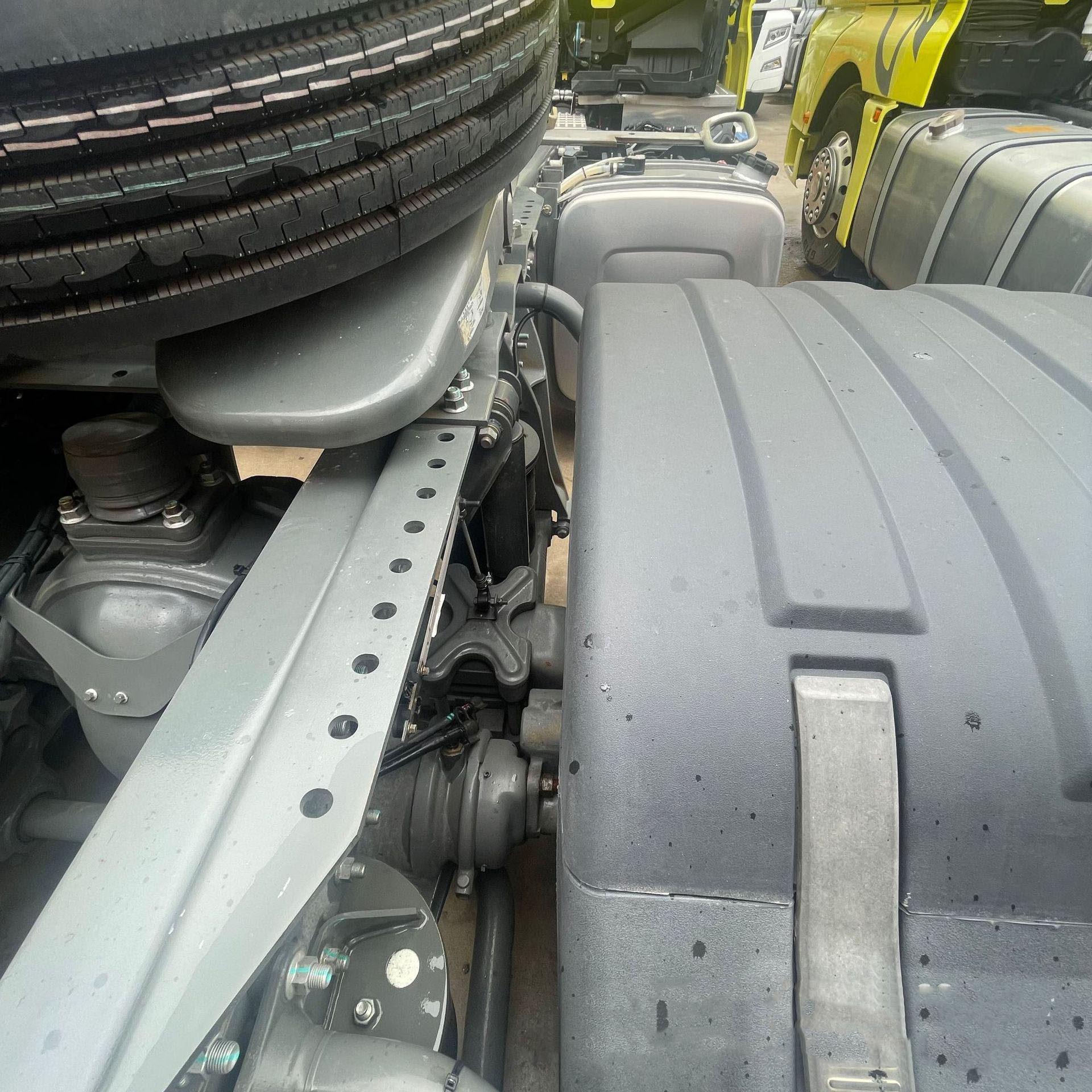 China National Heavy Duty Truck Group Sinotruk SITRAK Single-Drive G7S Semi-Trailer Tractor Truck Head 9