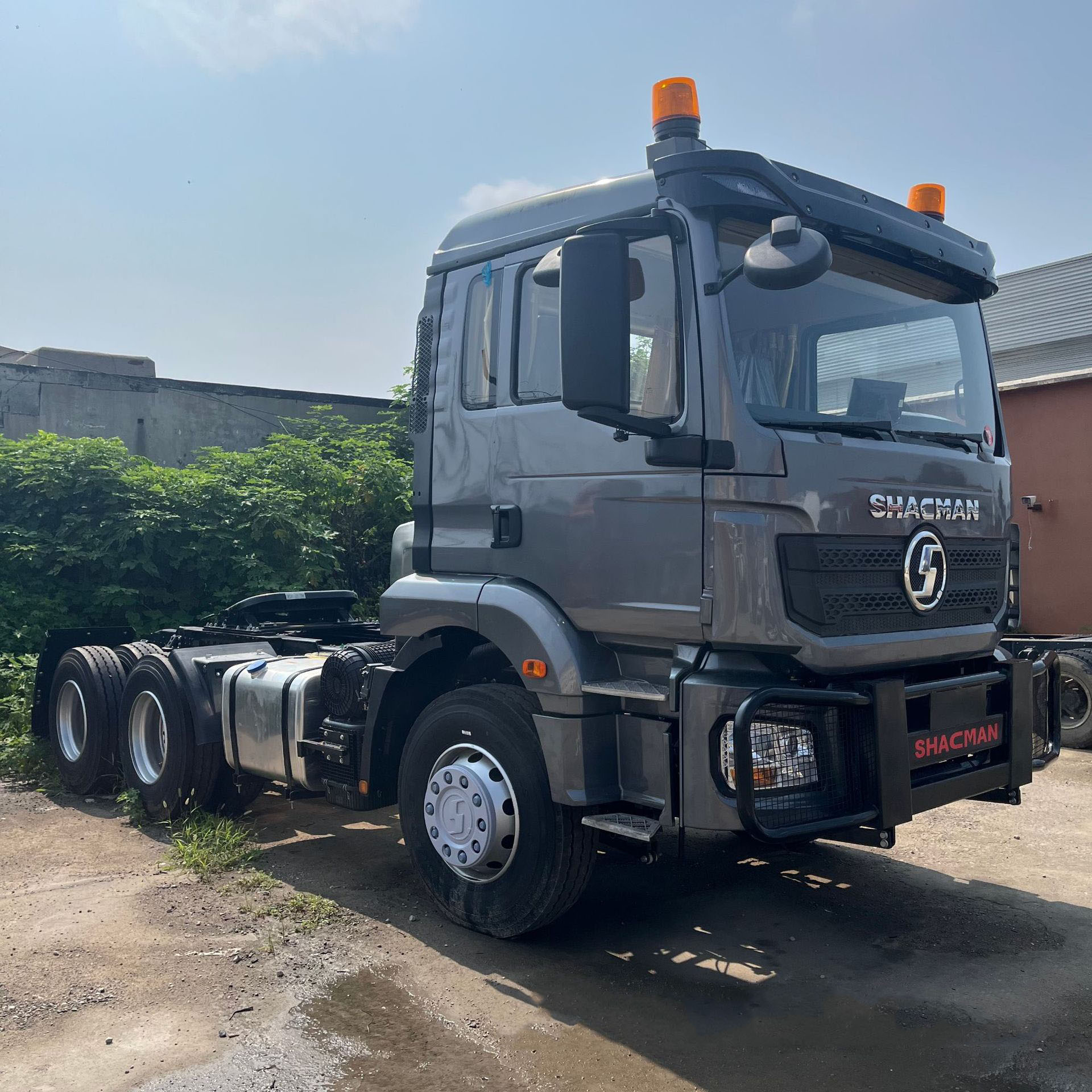 Truck Heavy Duty Truck Delong H3000 Tractor Truck Port Terminal Container Semi trailer Tractor Head 3