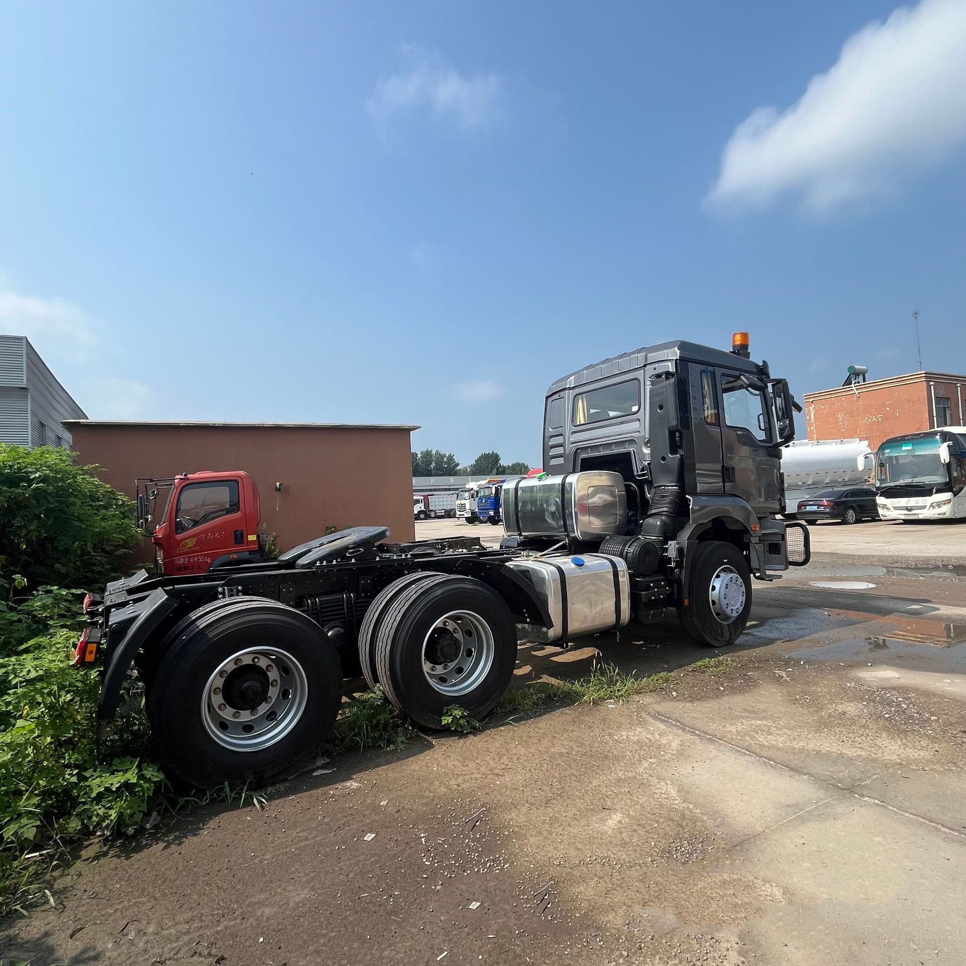 Truck Heavy Duty Truck Delong H3000 Tractor Truck Port Terminal Container Semi trailer Tractor Head 5