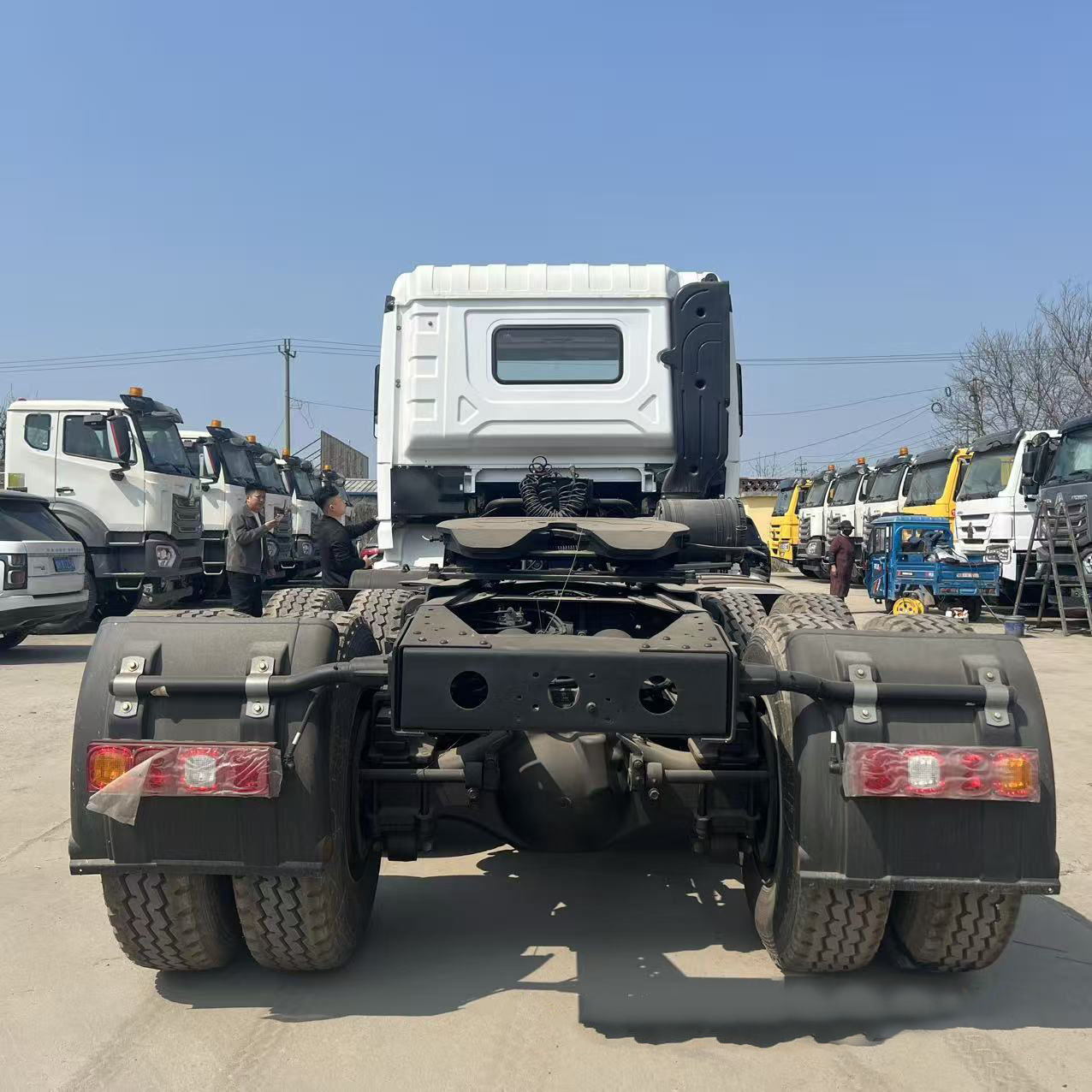 Shaanxi Automobile Delong X3000 heavy-duty tractor 430 horsepower 10 wheel 6 4 drive semi-trailer transport truck trailer head 11