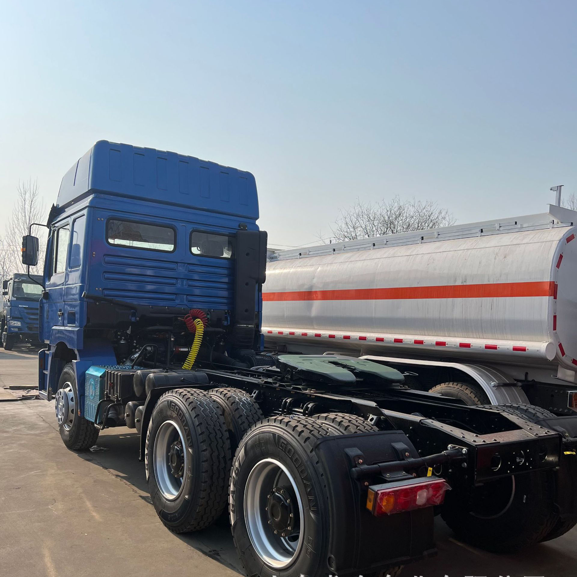 Shaanxi Automobile Delong X3000 heavy-duty tractor 430 horsepower 10 wheel 6 4 drive semi-trailer transport truck trailer head 15