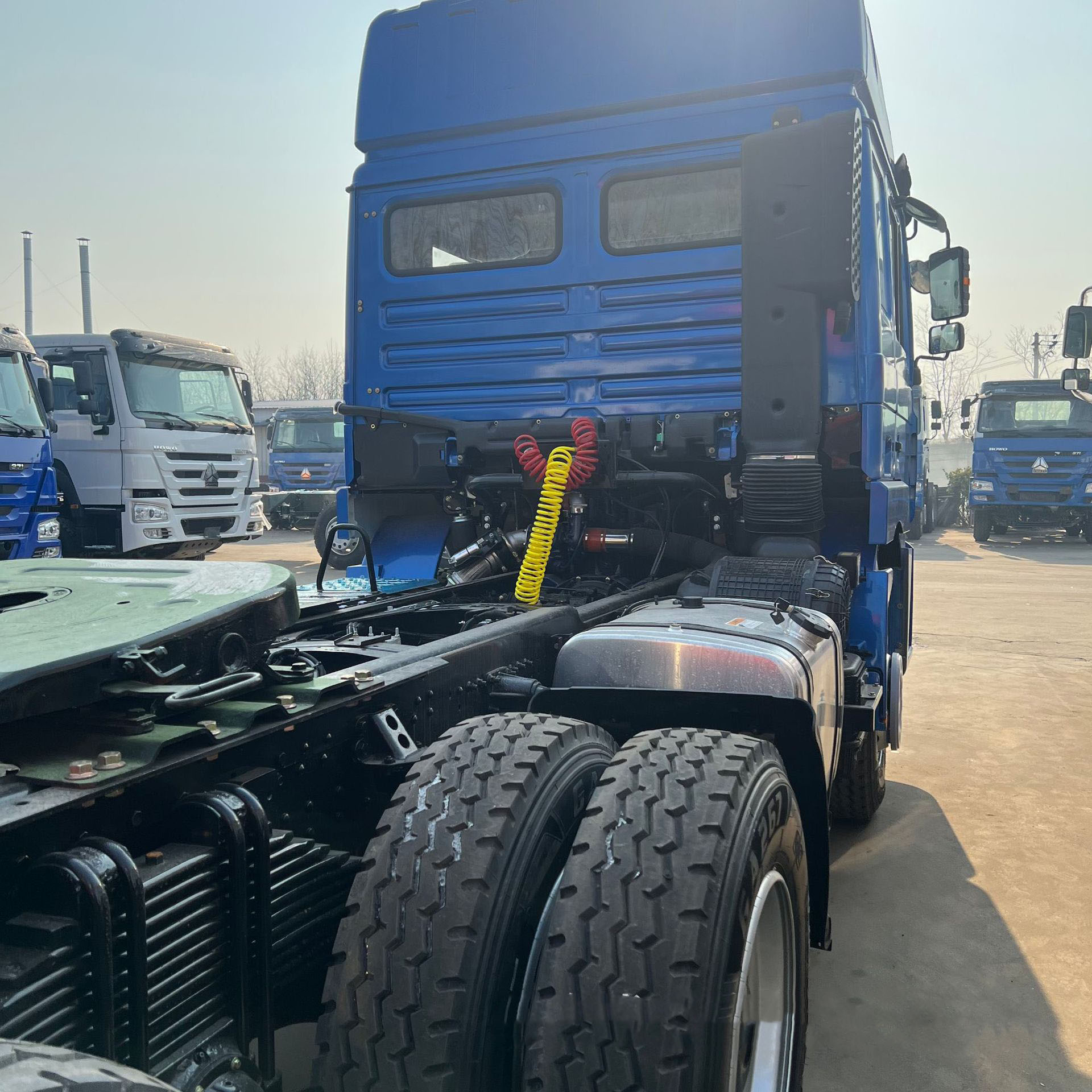 Shaanxi Automobile Delong X3000 heavy-duty tractor 430 horsepower 10 wheel 6 4 drive semi-trailer transport truck trailer head 16