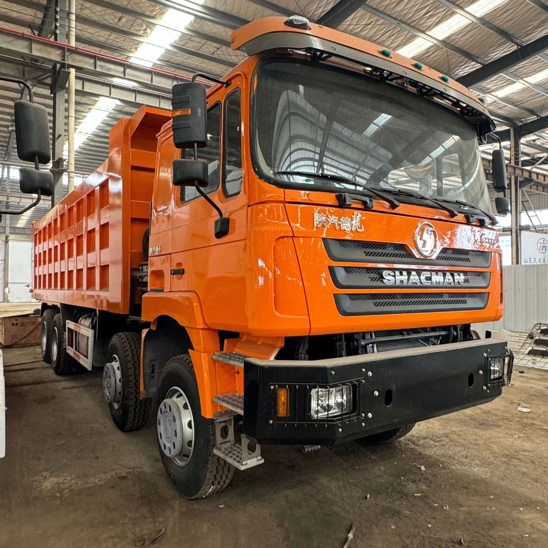Shaanxi Automobile Delong Right Steering dump truck 380 horsepower dump truck SHACMAN heavy-duty truck Weichai 2