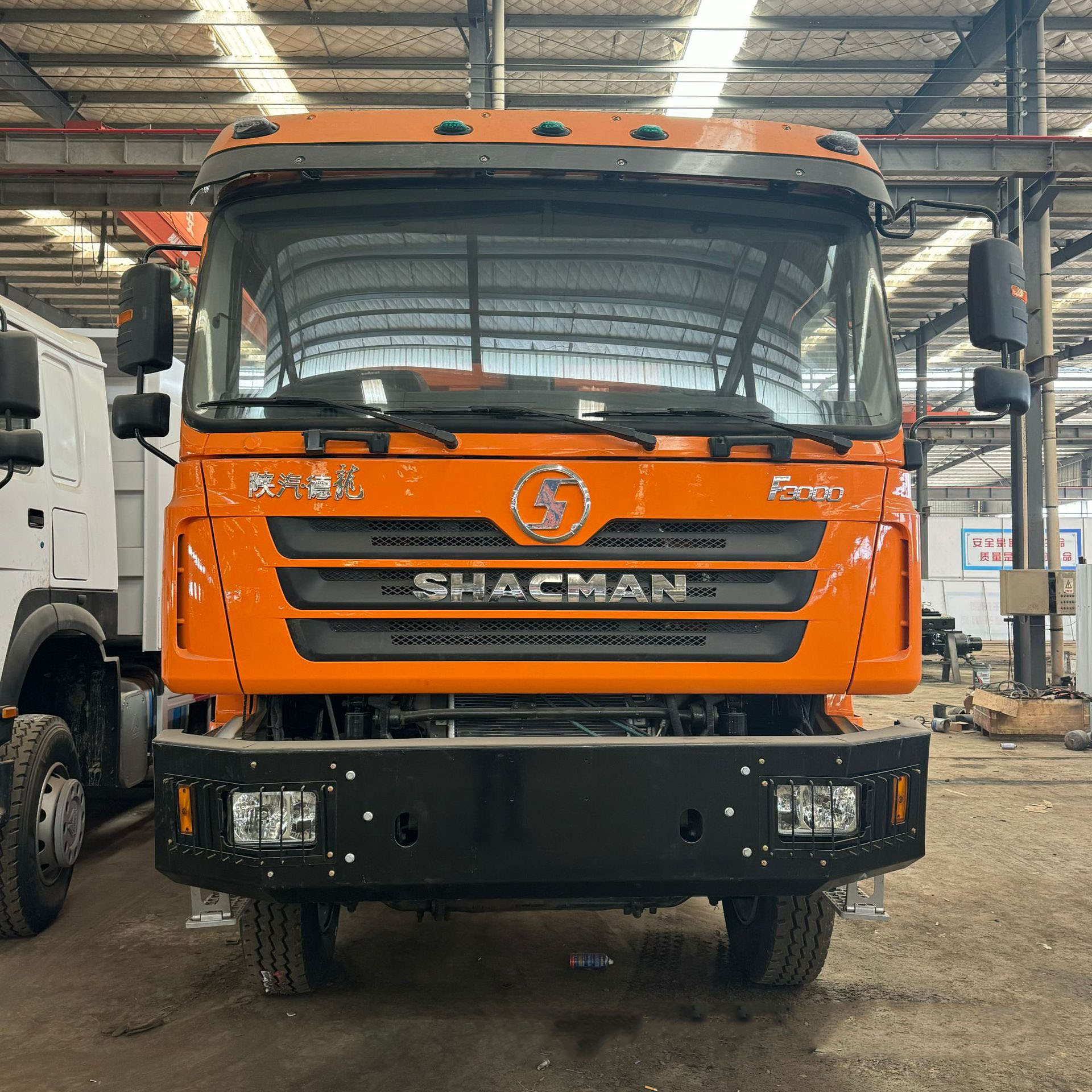 Shaanxi Automobile Delong Right Steering dump truck 380 horsepower dump truck SHACMAN heavy-duty truck Weichai