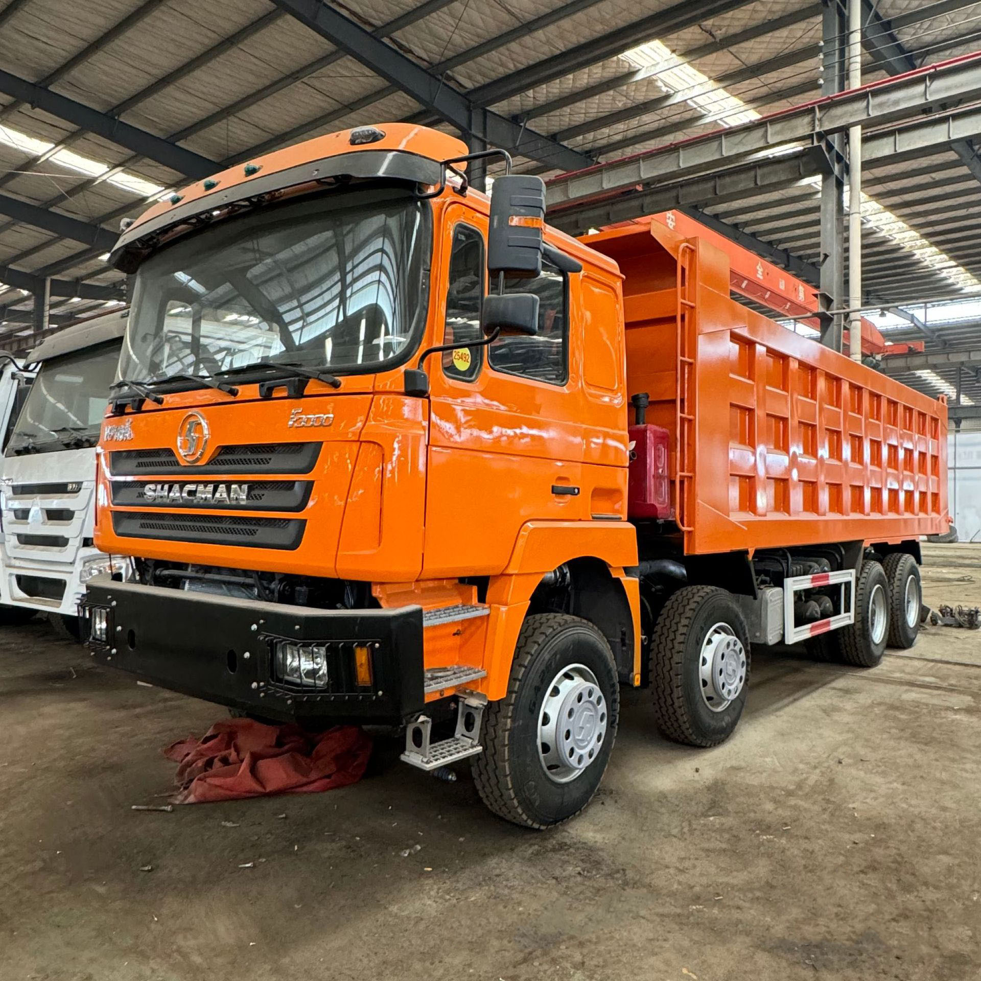 Shaanxi Automobile Delong Right Steering dump truck 380 horsepower dump truck SHACMAN heavy-duty truck Weichai 8