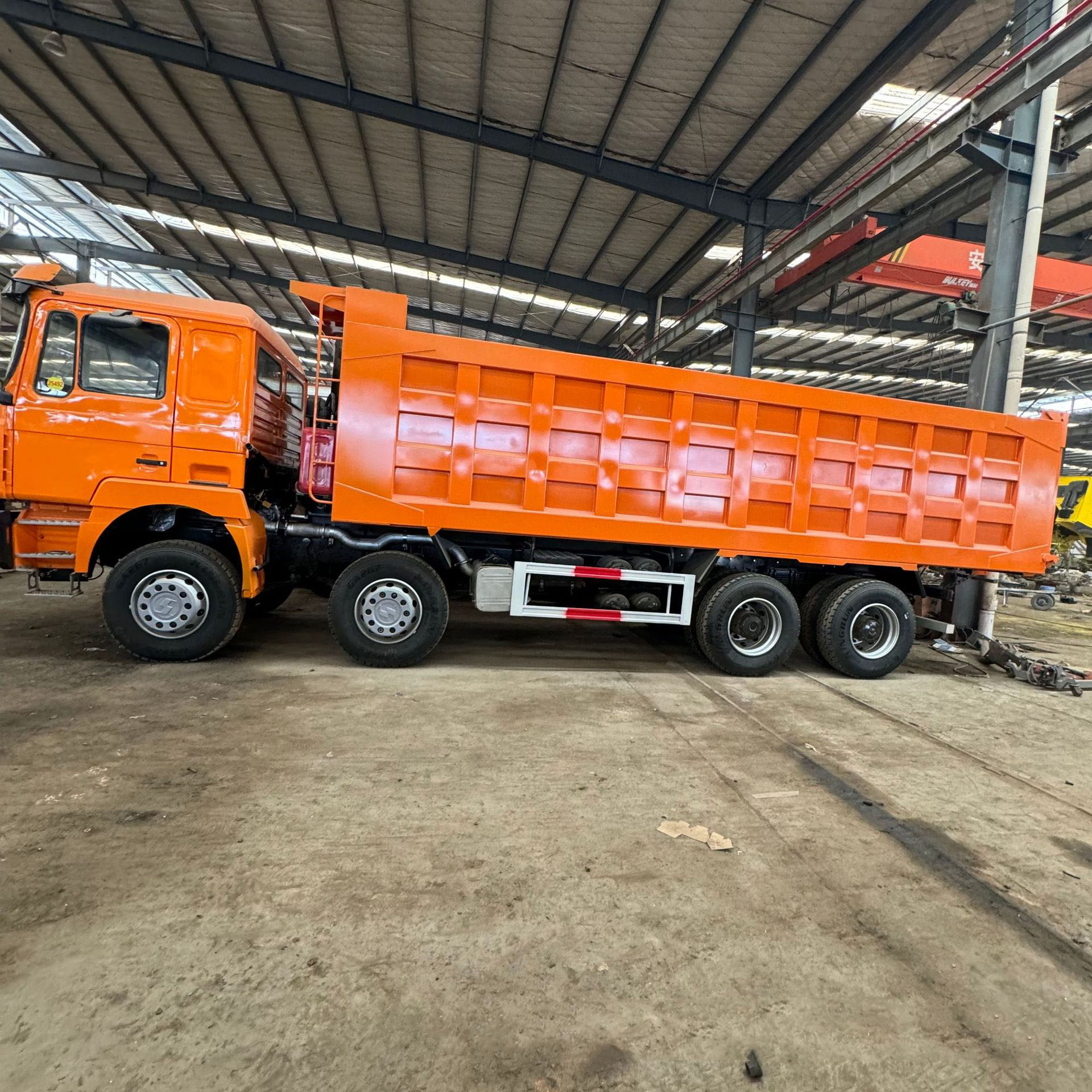 Shaanxi Automobile Delong Right Steering dump truck 380 horsepower dump truck SHACMAN heavy-duty truck Weichai 11