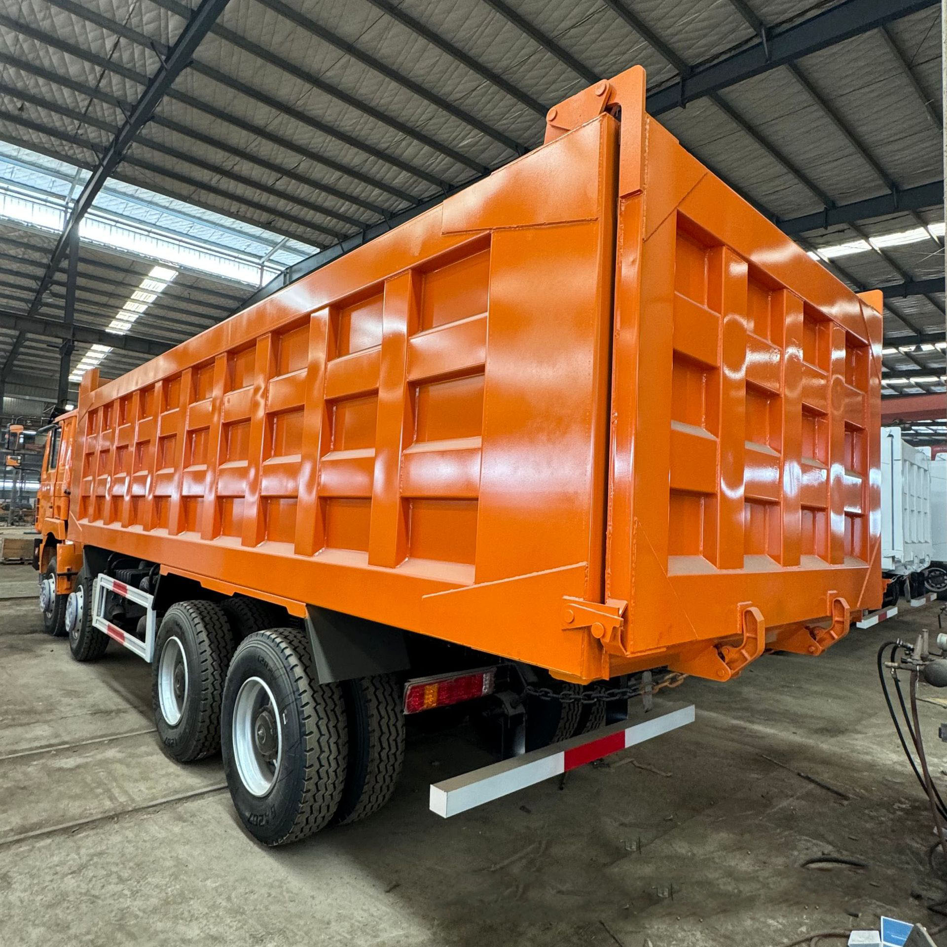Shaanxi Automobile Delong Right Steering dump truck 380 horsepower dump truck SHACMAN heavy-duty truck Weichai 12