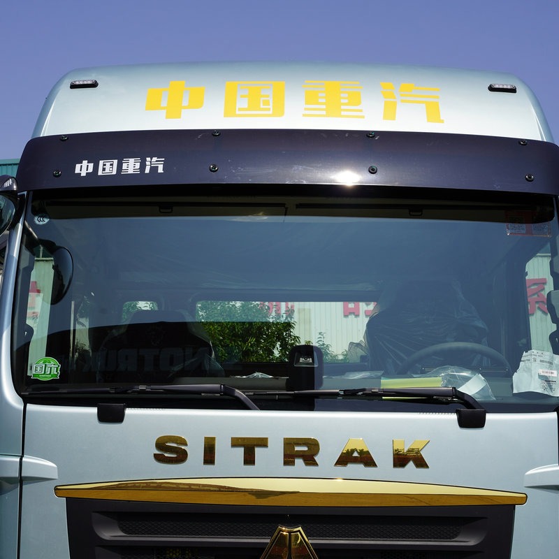 Sinotruk SITRAK G5 Cargo Truck 7.4L Diesel 330HP 4X2 AMT 6.8m 7