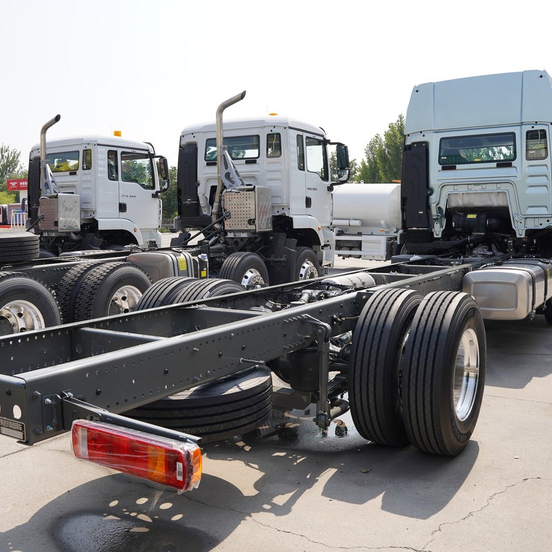 Sinotruk SITRAK G5 Cargo Truck 7.4L Diesel 330HP 4X2 AMT 6.8m 6