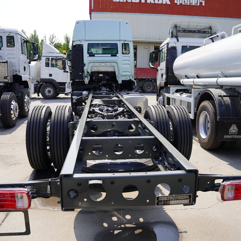 Sinotruk SITRAK G5 Cargo Truck 7.4L Diesel 330HP 4X2 AMT 6.8m 5