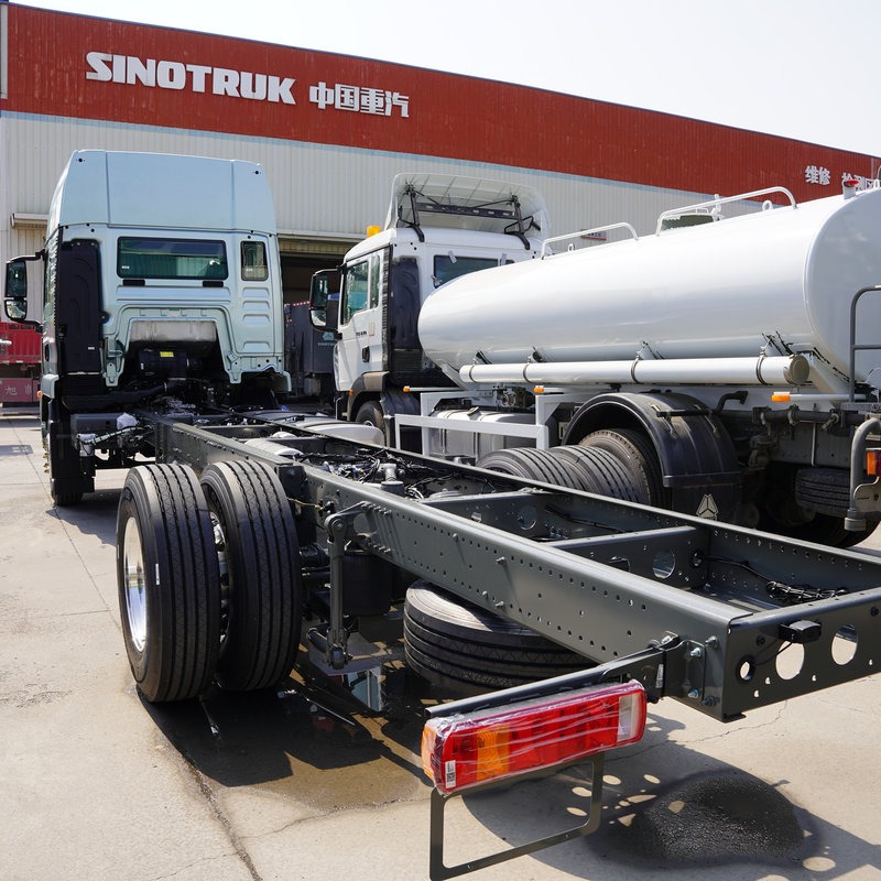 Sinotruk SITRAK G5 Cargo Truck 7.4L Diesel 330HP 4X2 AMT 6.8m 4